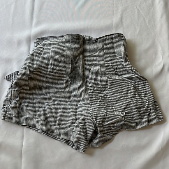 Abercrombie and Fitch Women’s Shorts with tie Size Small - Picture 2 of 2